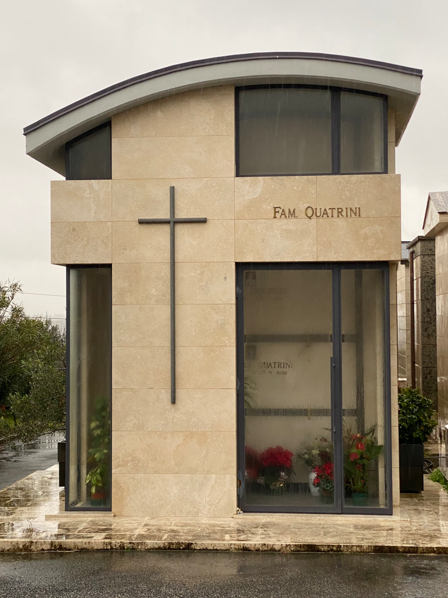 La cappella della famiglia Quatrini nel cimitero monumentale di Civita Castellana, dove riposa il Servo di Dio don Pier Luigi Quatrini.
